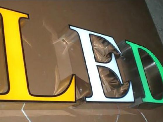 武夷山介绍LED招牌的基础知识。